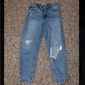 Abercrombie & Fitch The ‘80s Mom High Rise - Distressed Blue Jeans